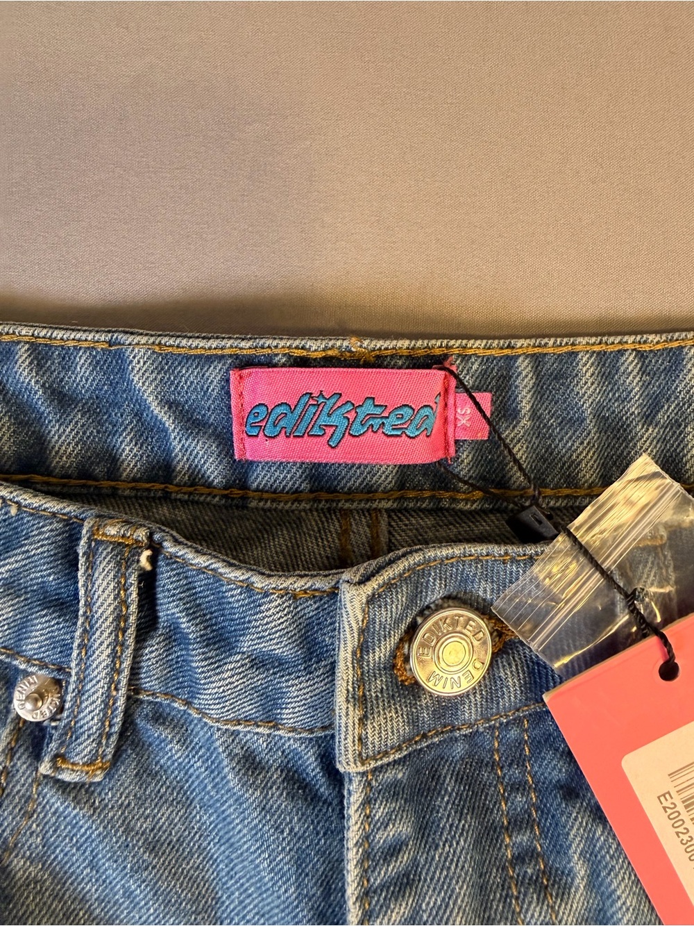 Edikted XS Women's Light Blue Denim Bermuda Shorts New With Tags - Picture 2 of 9